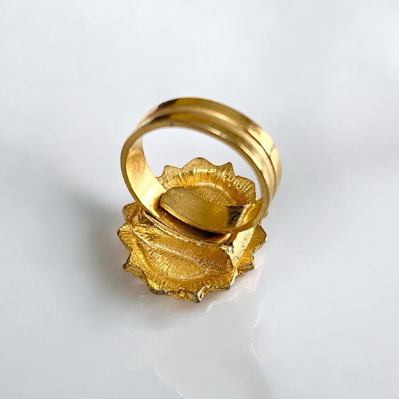 Vintage Glass Turquoise Cabochon Ring Adjustable Blue and Goldtone. - Picture 4 of 6